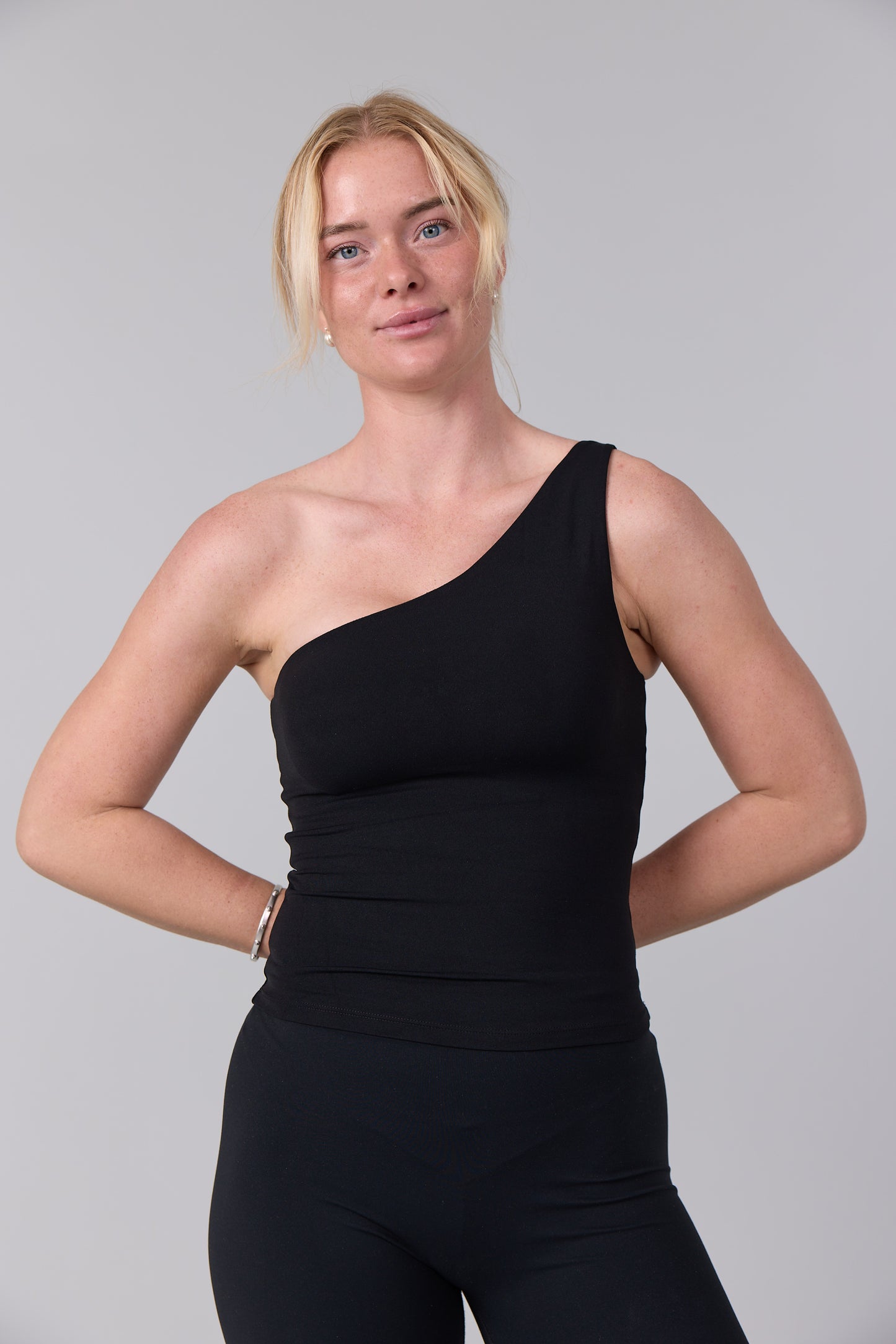 11BALANCE TOP
