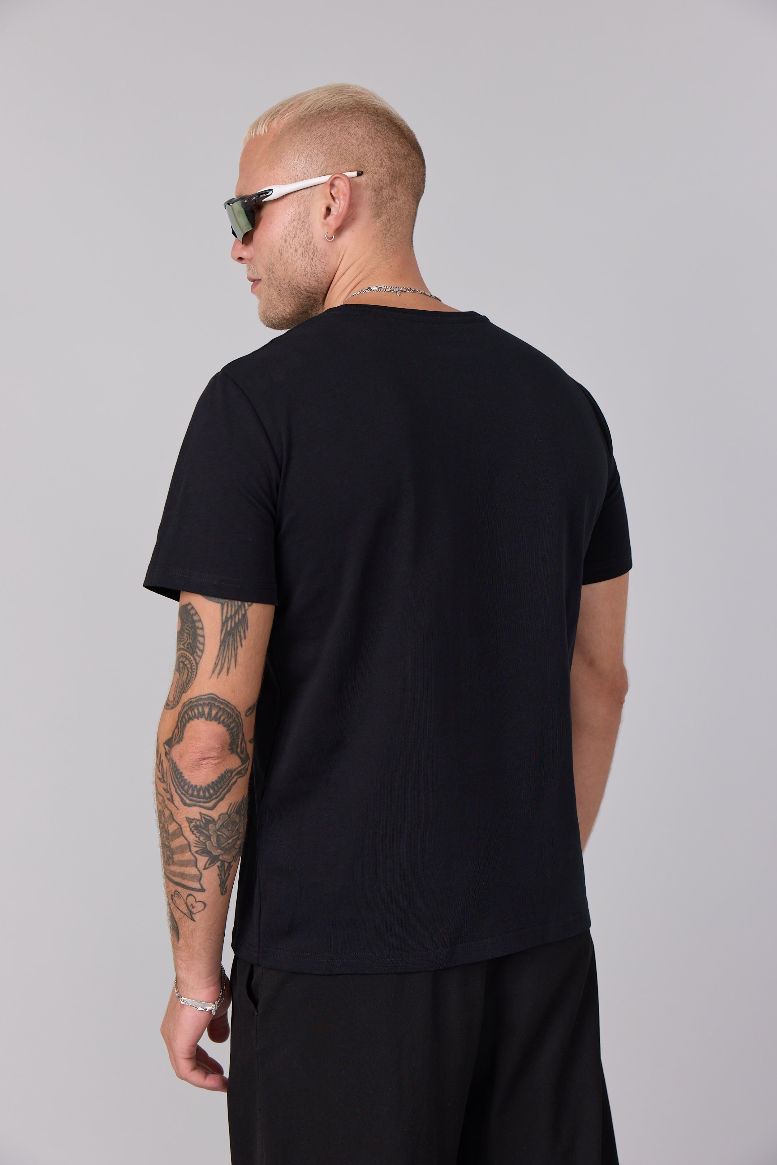 11BASECAMP TEE